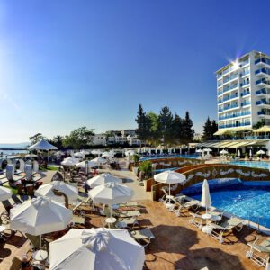 Azura Deluxe Resort & Spa